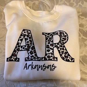 NWOT! AR sweatshirt